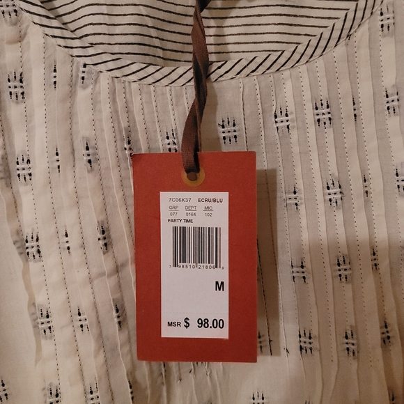 NWT Chelsea & Violet open shoulder layered flare sleeve top. Size M - Picture 4 of 4